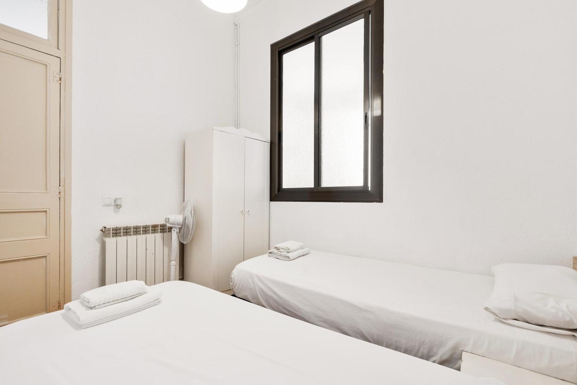 Spacious 5-bedroom In Apartment