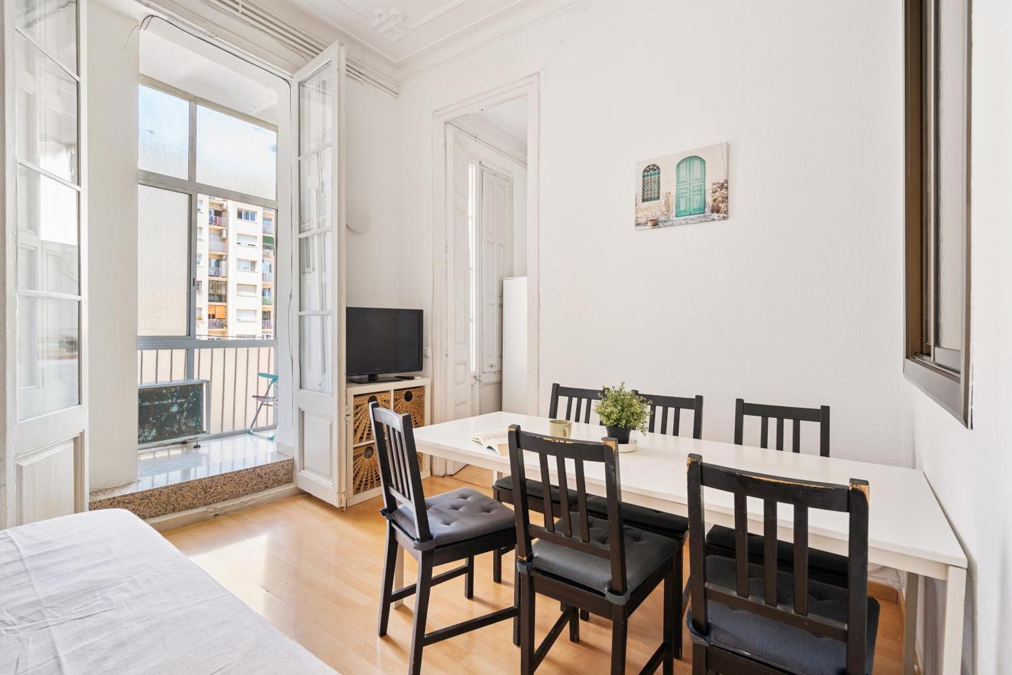Spacious 5-bedroom In Apartment Barcelona