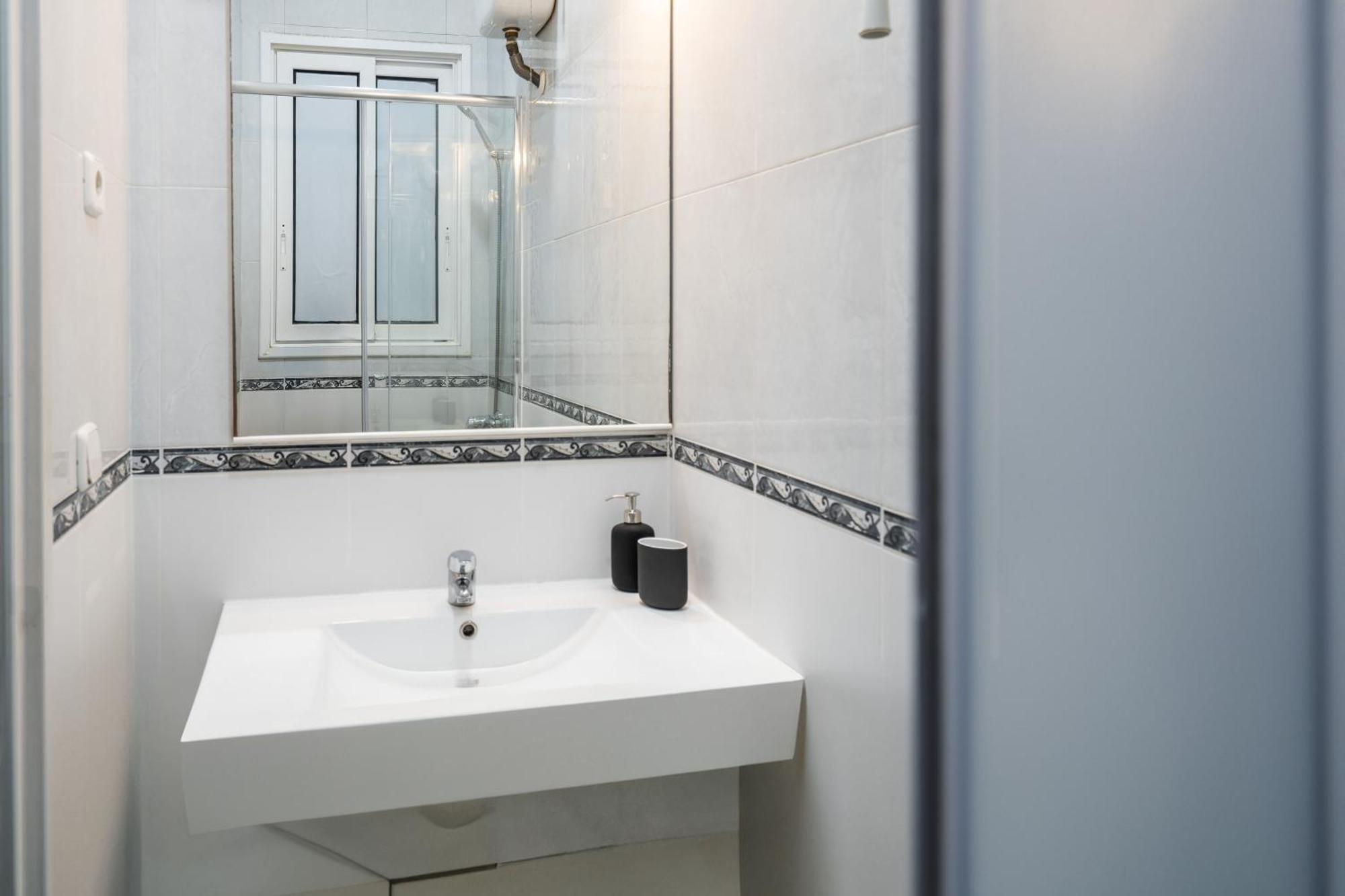 Apartment Spacious 5-bedroom In Barcelona
