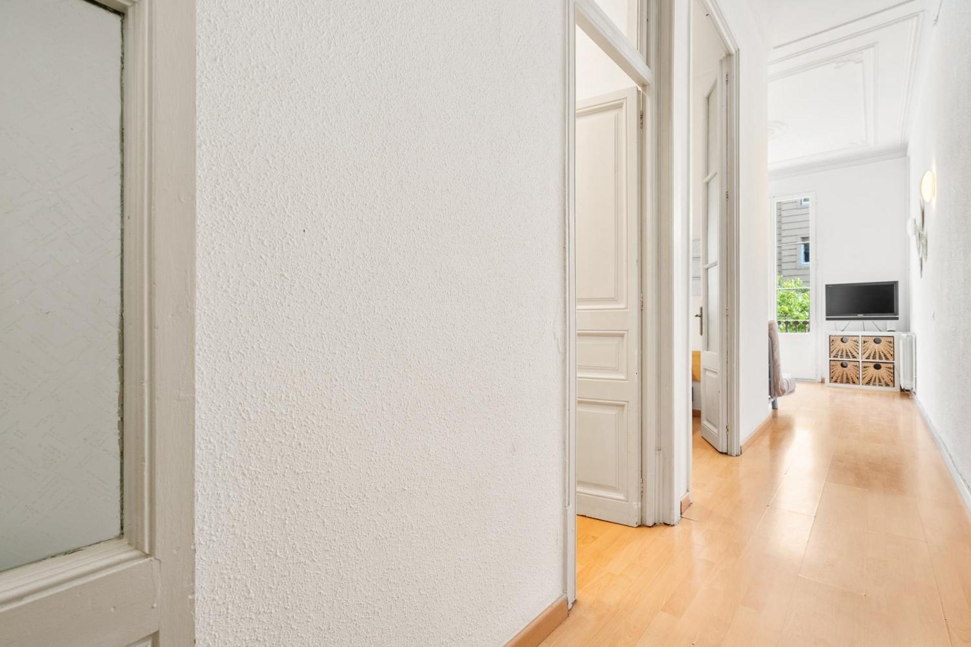 Spacious 5-bedroom In Apartment