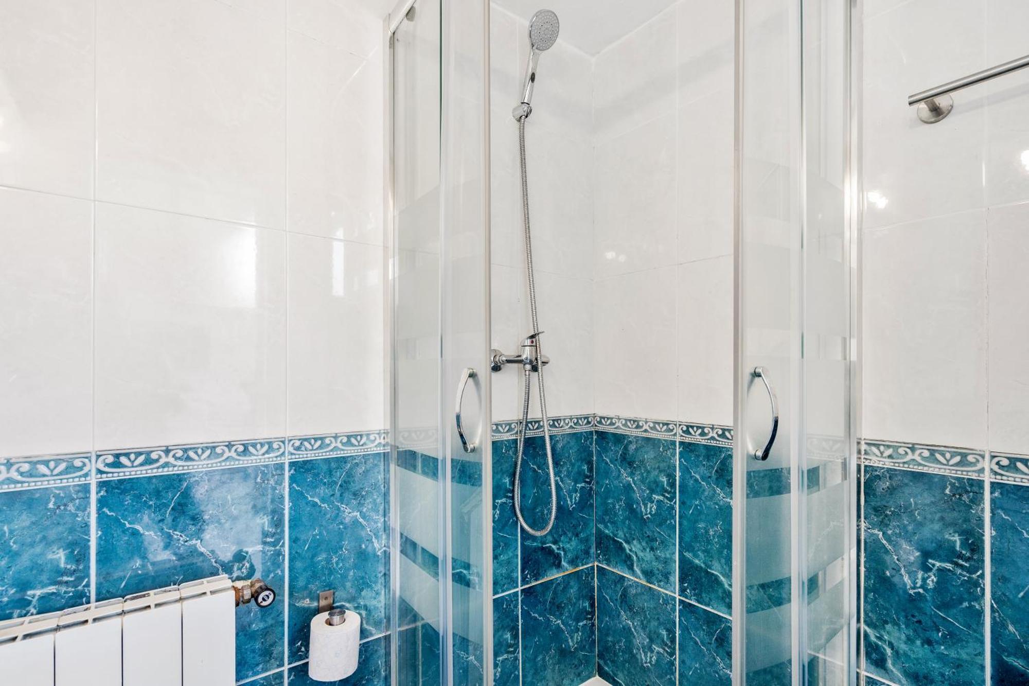 Spacious 5-bedroom In Apartment Barcelona