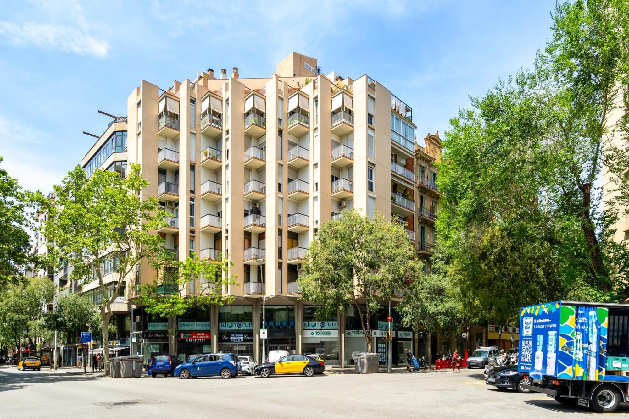 Apartment Spacious 5-bedroom In *