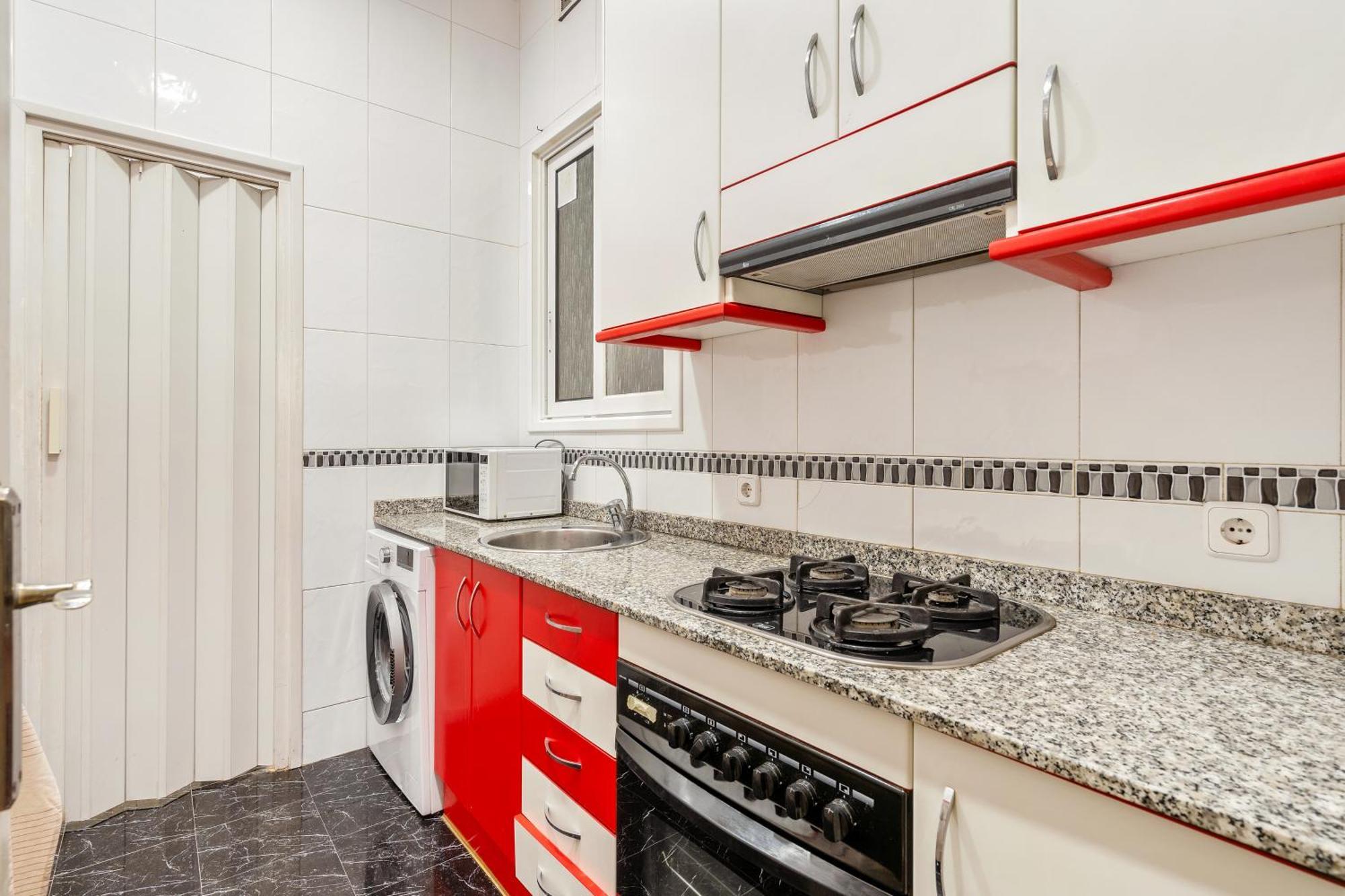 Spacious 5-bedroom In Apartment *