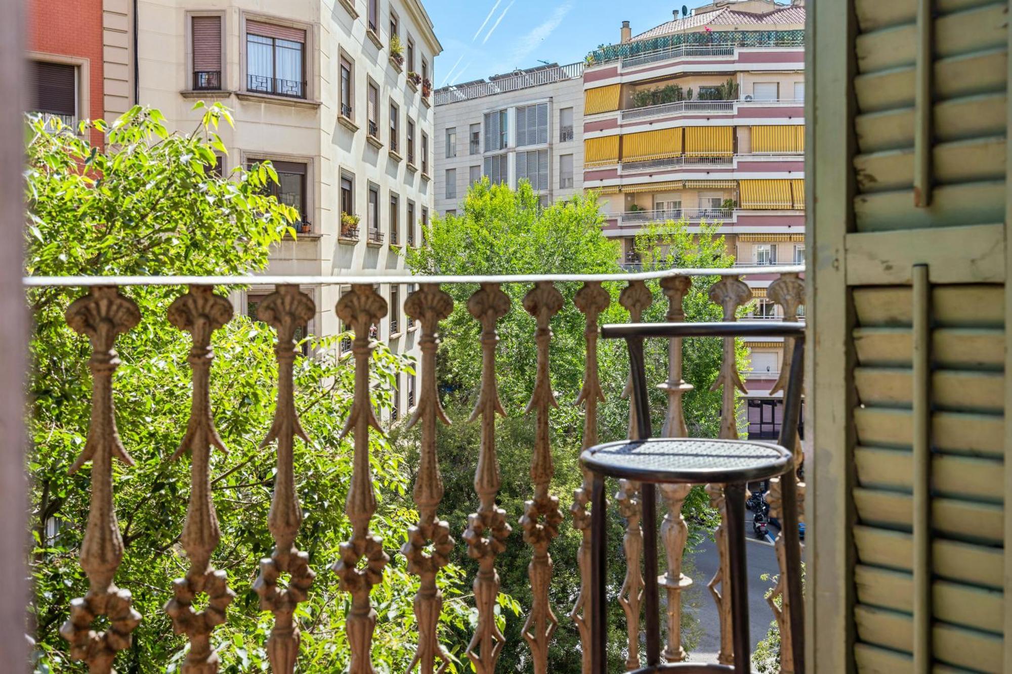 Apartment Spacious 5-bedroom In Barcelona