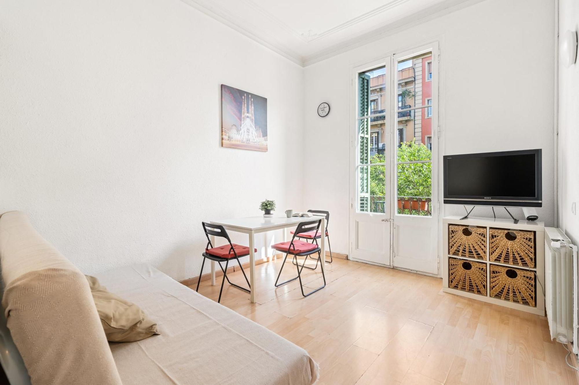 Spacious 5-bedroom In Apartment