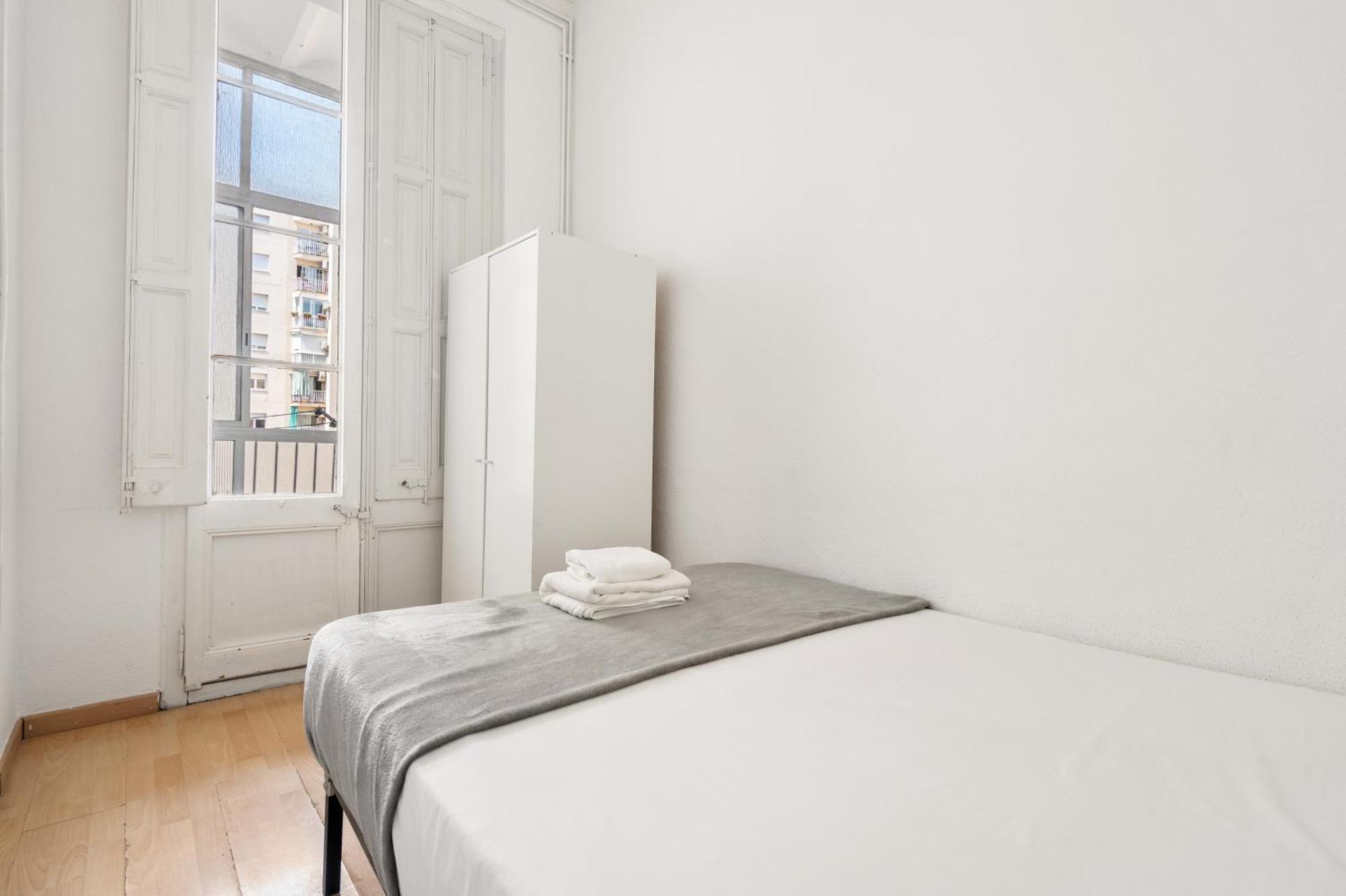 Spacious 5-bedroom In Barcelona