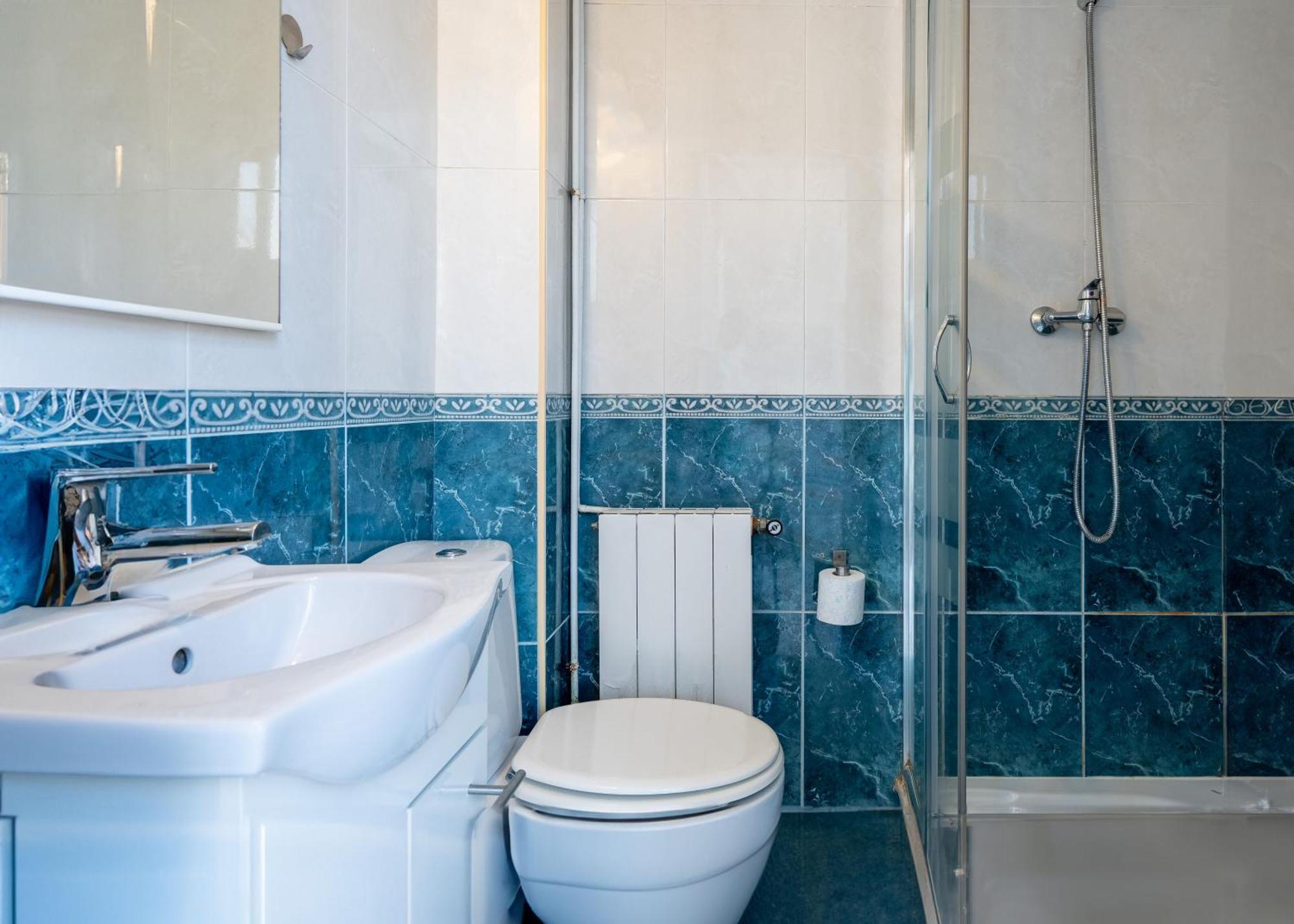 Spacious 5-bedroom In Apartament